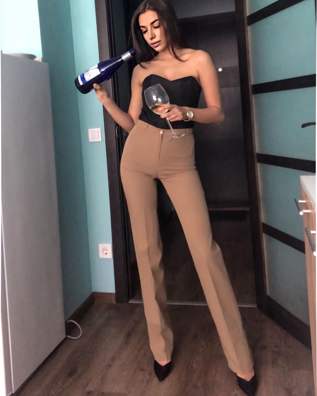 Ще та штучка: Христина з Холостяк-10 блиснули спортивними ніжками у ефектних нарядах