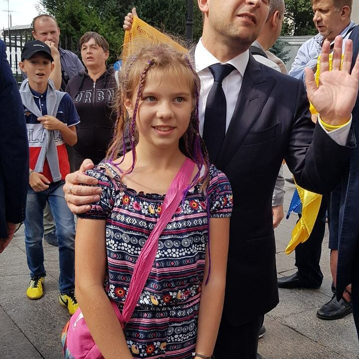 Появилось фото Зеленского с маленькой гимнасткой на Банковой