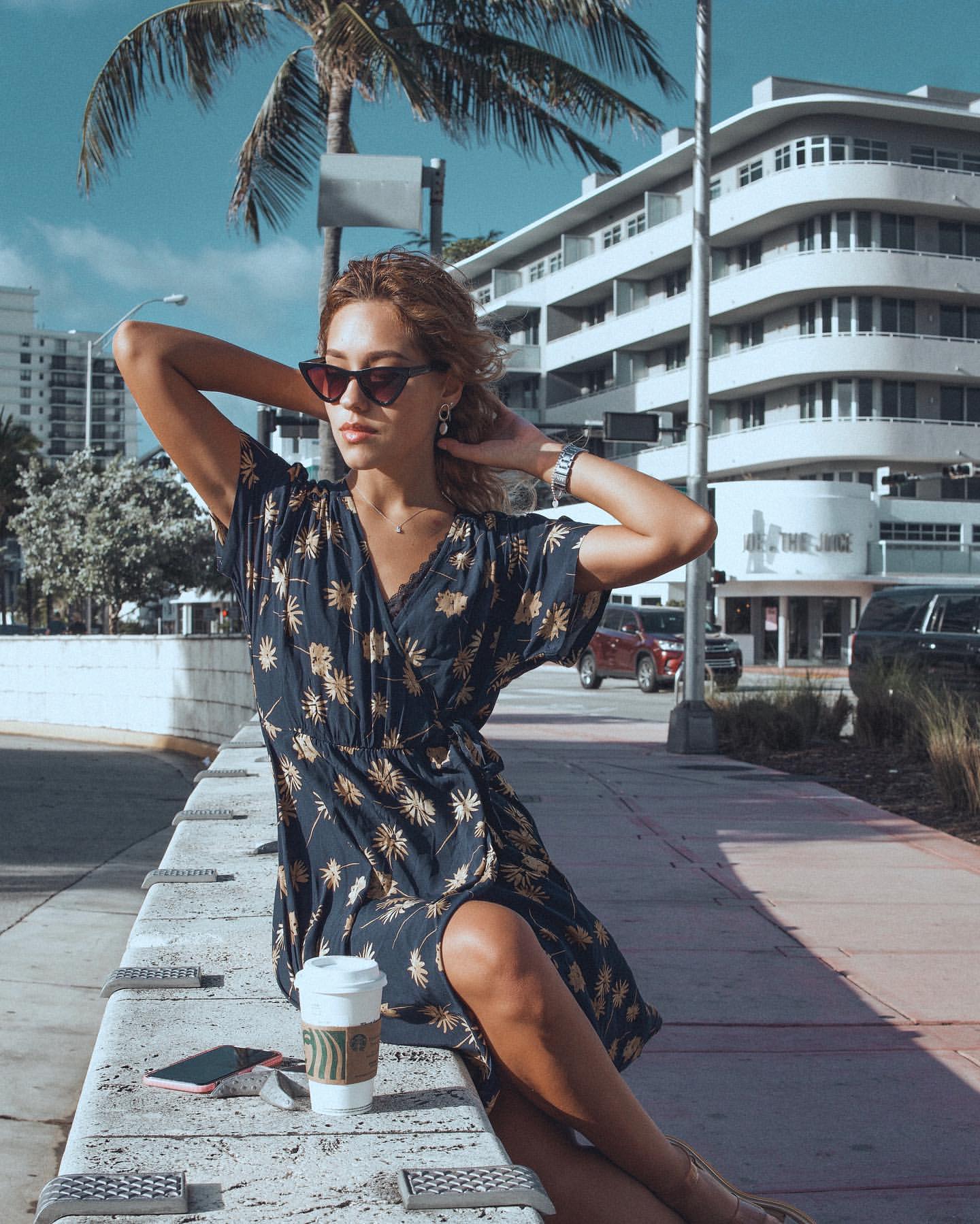 Делает самые крутые вещи: Холостяк 9 высказался о невесте и показал фото из США