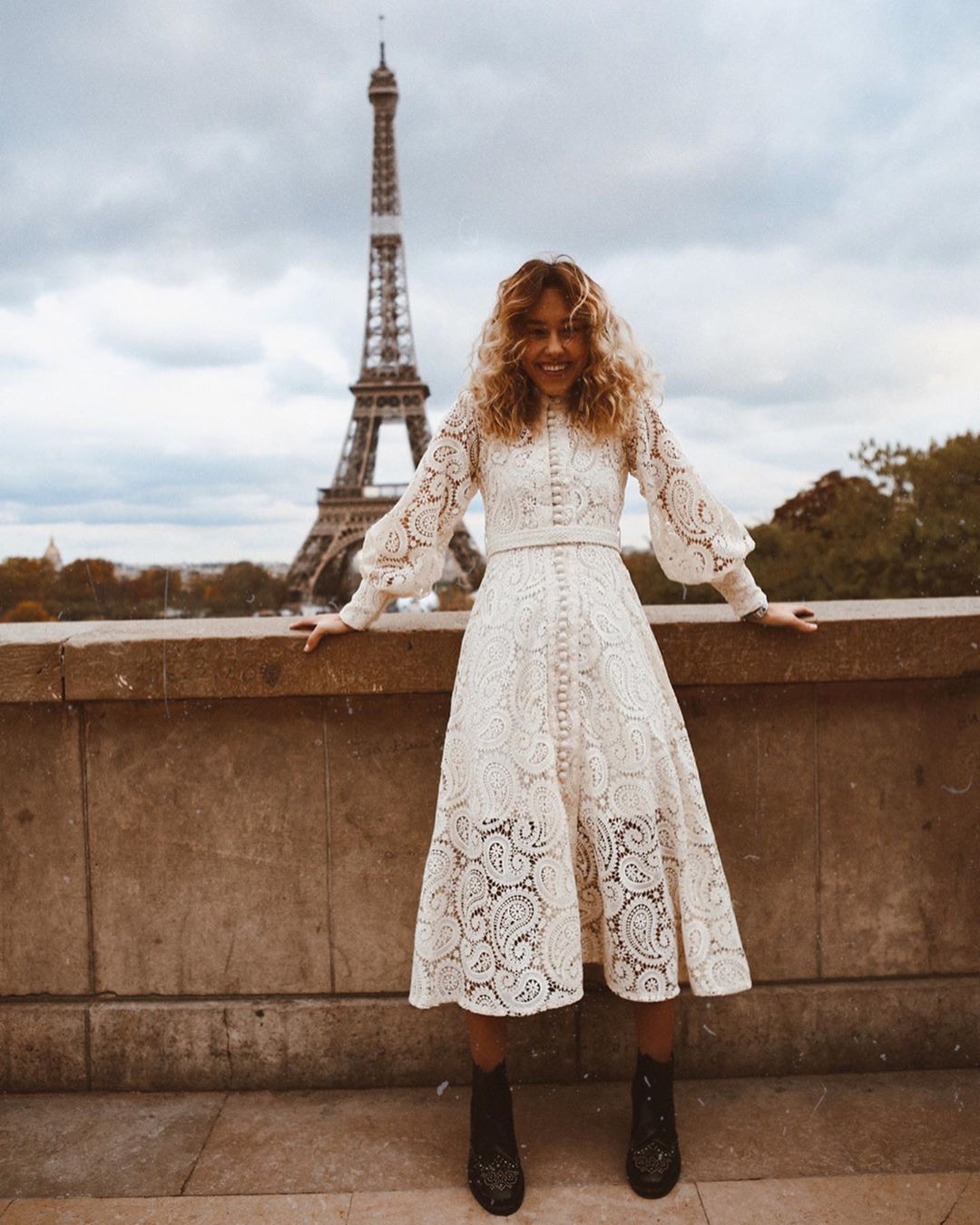 "Справжня принцеса": переможниця Холостяк 9 заворожила жіночним образом у Парижі