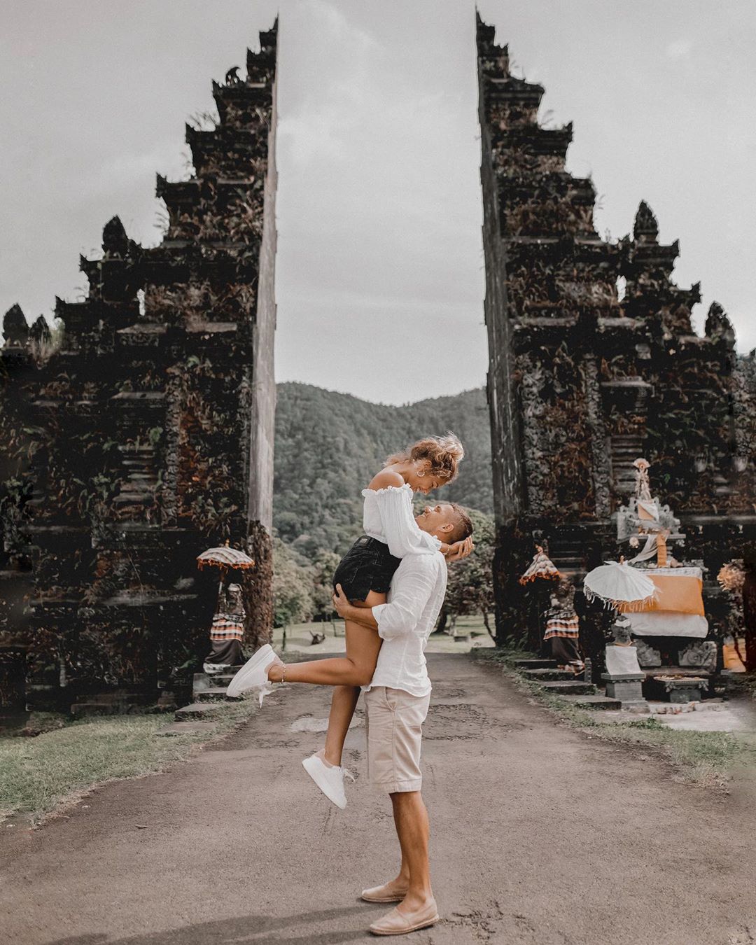 Искал особенный момент: Холостяк 9 с избранницей рассказали о помолвке на Бали