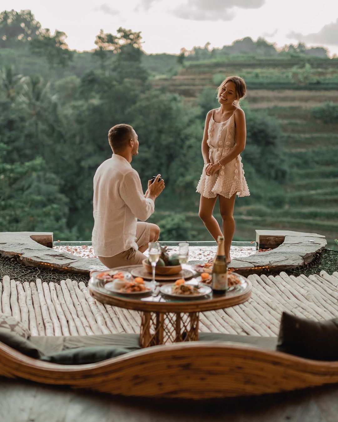 Наконец-то: Холостяк 9 сделал предложение избраннице (видео)