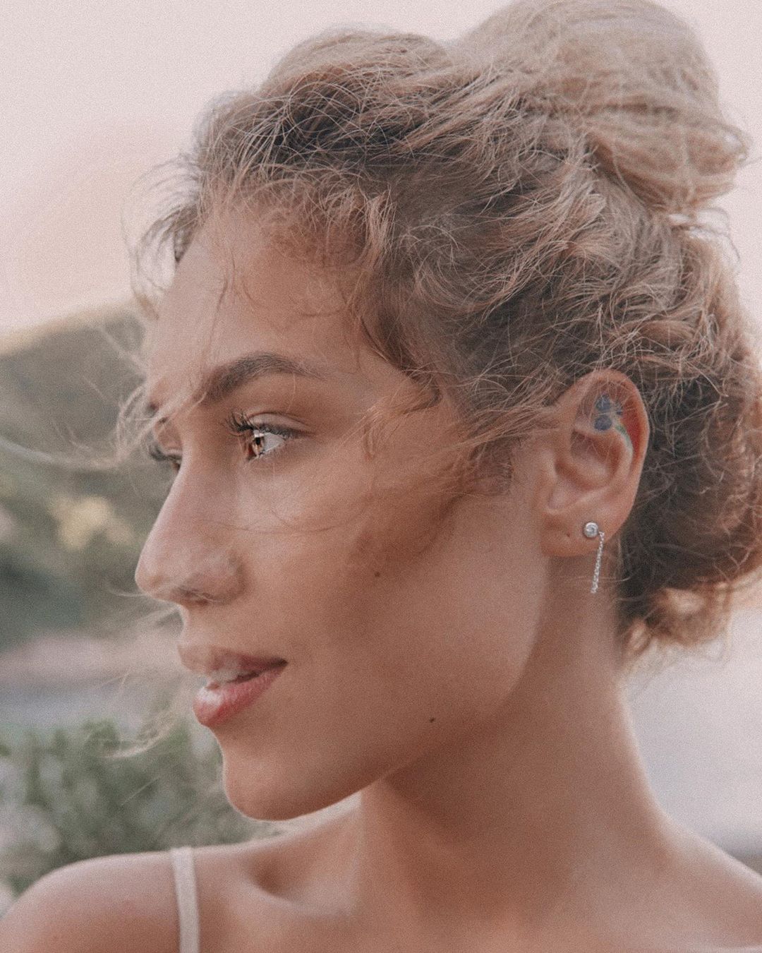 Так меня видит будущий муж: невеста Холостяка 9 засветила тату в необычном месте