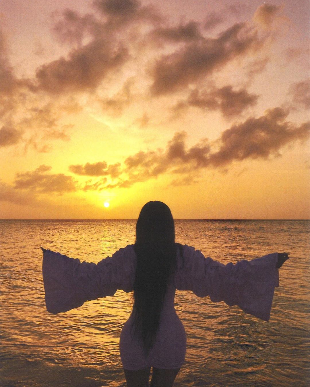 Занадто гаряче! Кайлі Дженнер спокушає пишними формами у відвертому бікіні