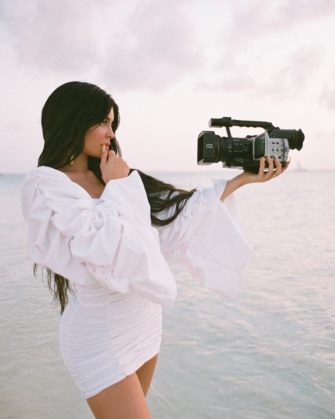 Занадто гаряче! Кайлі Дженнер спокушає пишними формами у відвертому бікіні