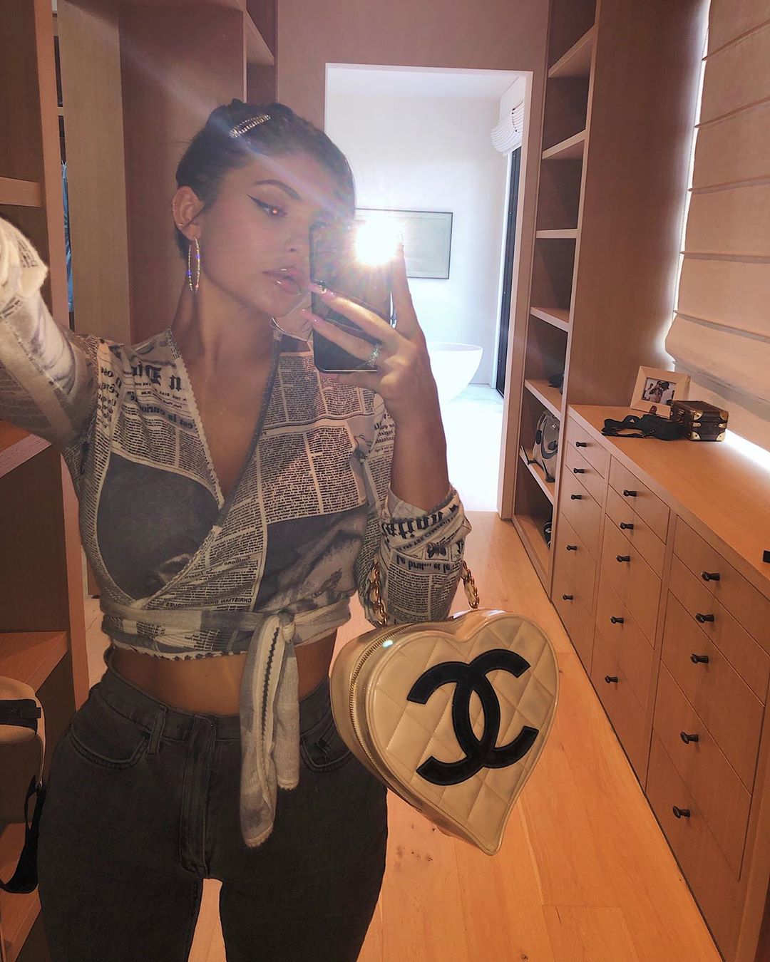 Перша завжди: Кайлі Дженнер підкреслила пишні форми ефектним нарядом