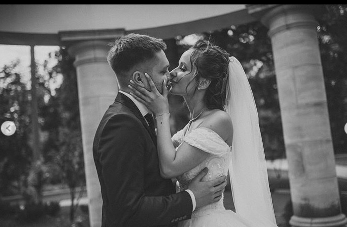 Життя воно таке: Лобода показала фото у весільній сукні