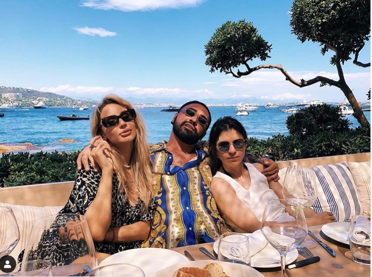 Ужин перетек в дискотеку: Лобода &quot;зажгла&quot; на столе в ресторане Франции (видео)