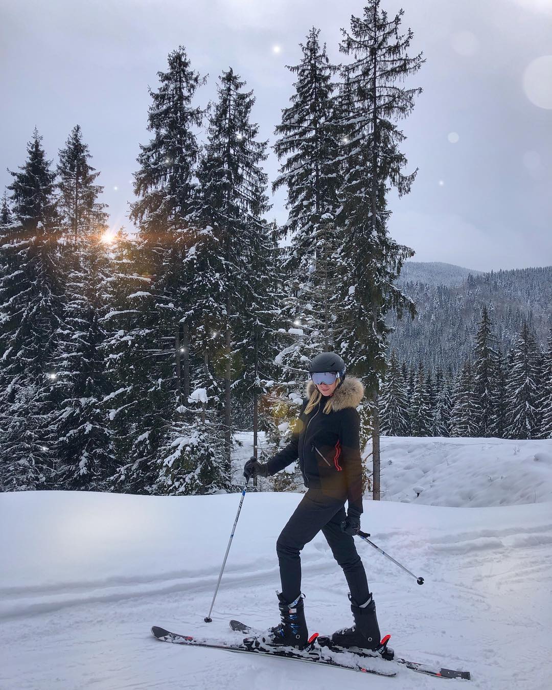 "Богиня Буковеля": Леся Нікітюк комічно підкорювала лижні траси