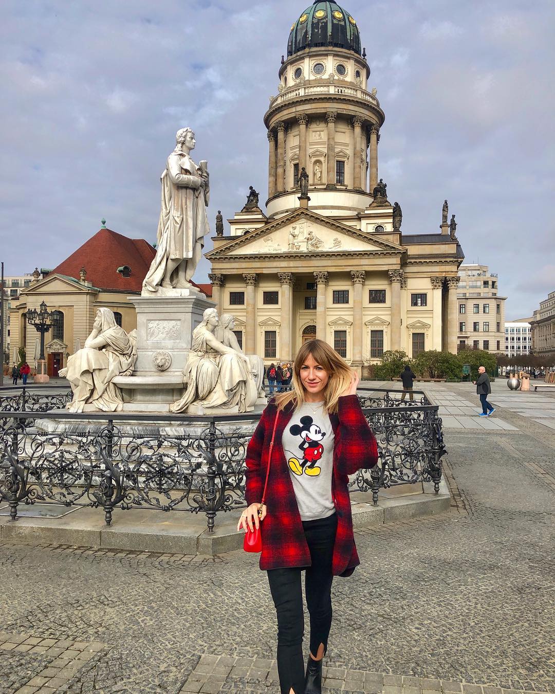 Леся Нікітюк полонила стильним "картатим" образом в Берліні