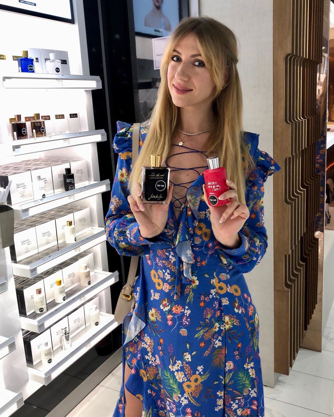 "Я прям зухвала": Леся Нікітюк в квітчастій сукні підкорила ефектним літнім образом