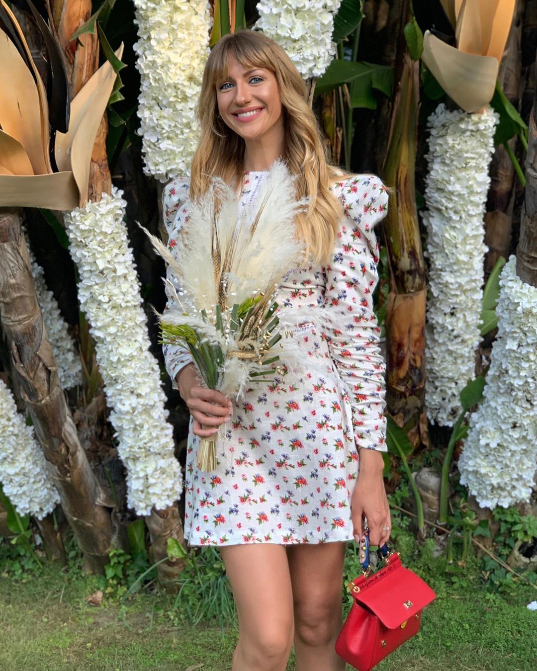 Леся Нікітюк на весіллі Тодоренко і Топалова зловила букет нареченої (фото)