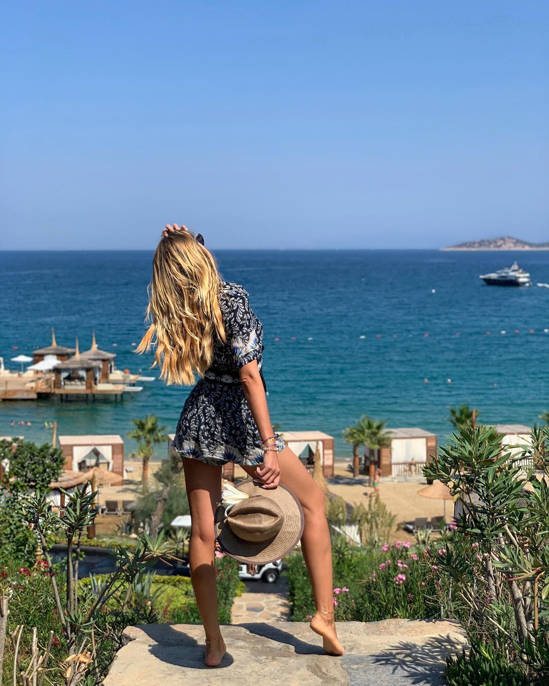 Длинноногая богиня: Леся Никитюк поразила модельной фигурой на отдыхе в Турции