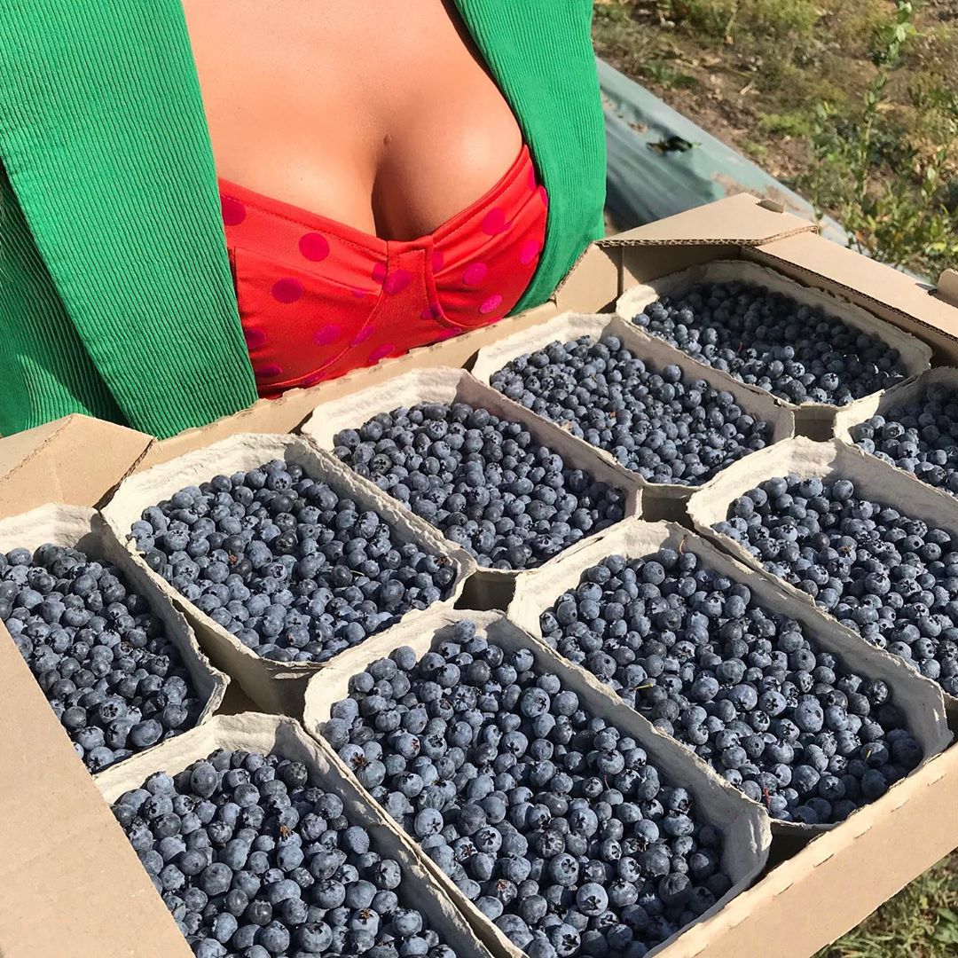 "З крихітками": Леся Нікітюк спокусила розкішними грудьми