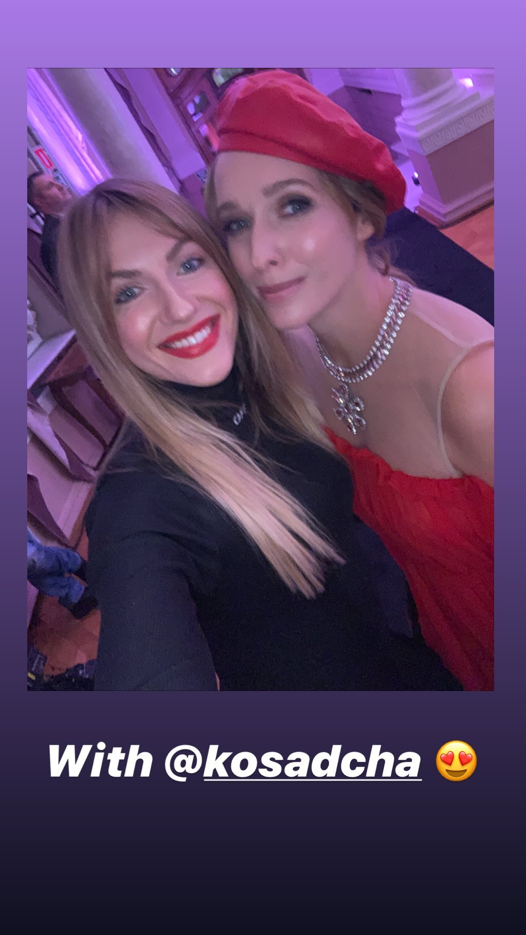 Три длинноножки: Леся Никитюк повеселила фото с Осадчей