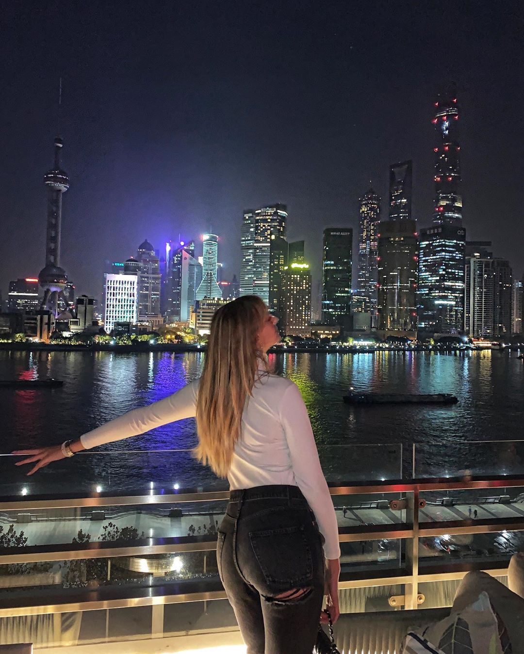 &quot;Штаны лопнули от радости&quot;: Леся Никитюк поразила &quot;космическими&quot; фото с видами Шанхая
