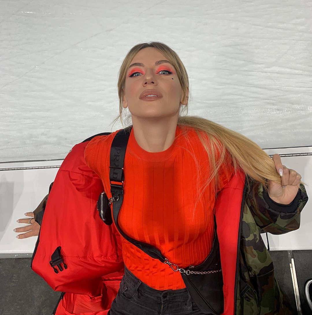 Lady in Red: Леся Нікітюк підкорила яскравим образом і макіяжем