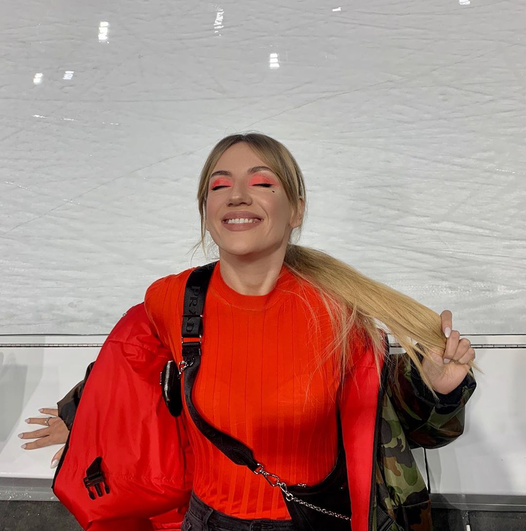 Lady in Red: Леся Нікітюк підкорила яскравим образом і макіяжем