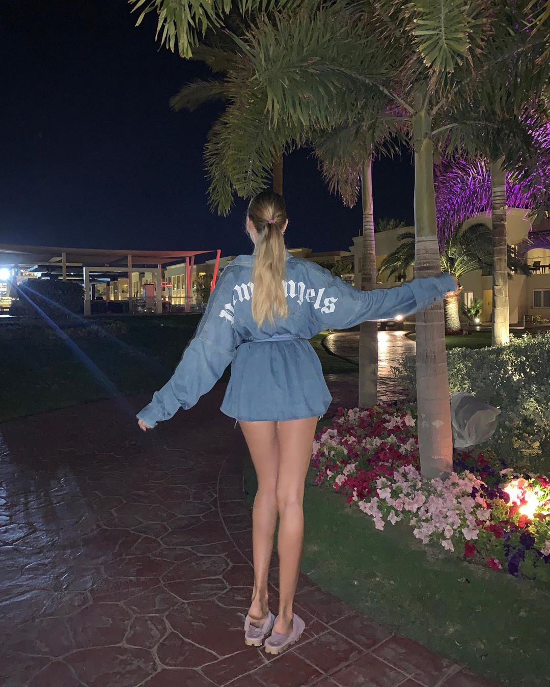 Довгі або короткі? Леся Нікітюк підкинула фанам нову тему для обговорення