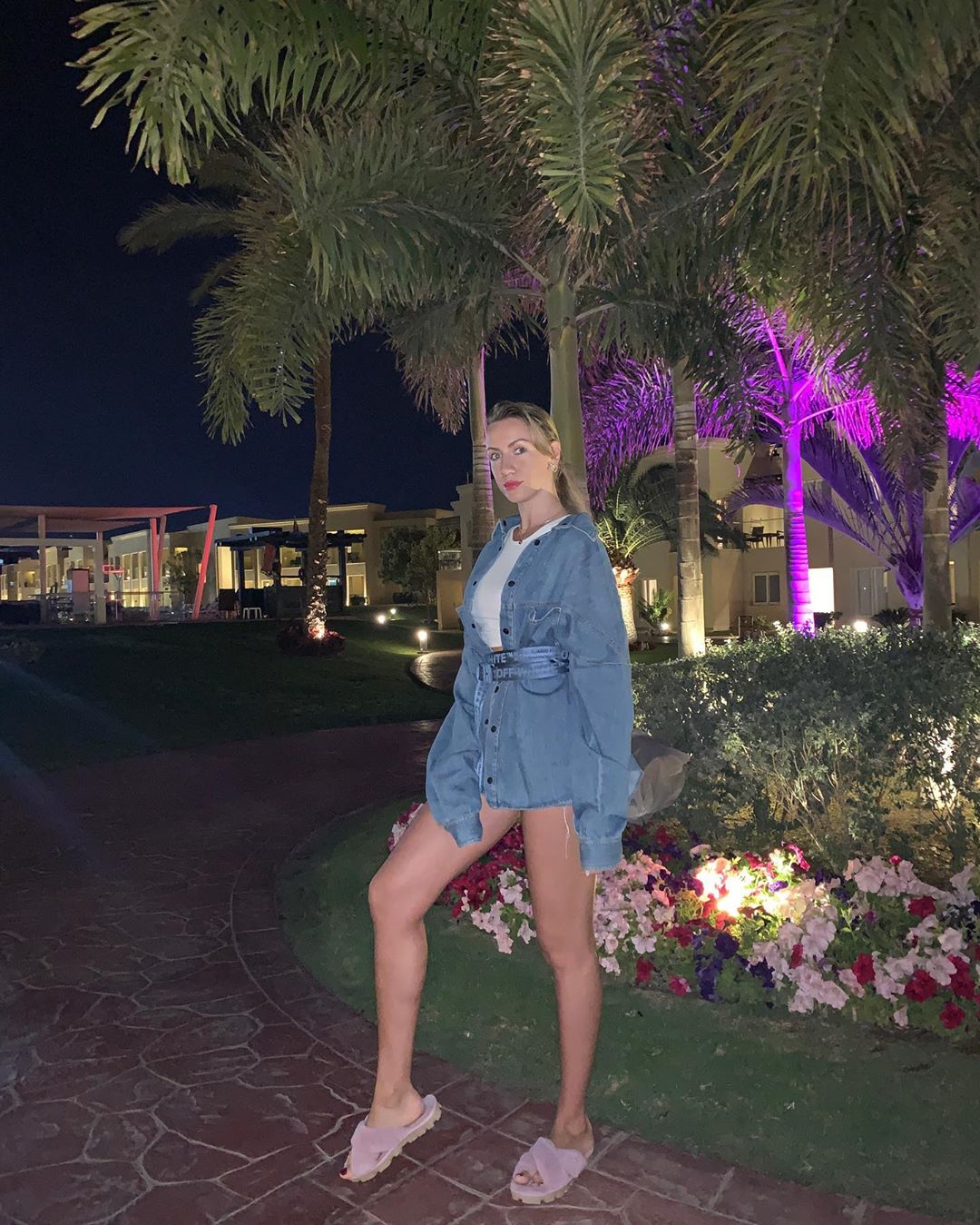 Довгі або короткі? Леся Нікітюк підкинула фанам нову тему для обговорення