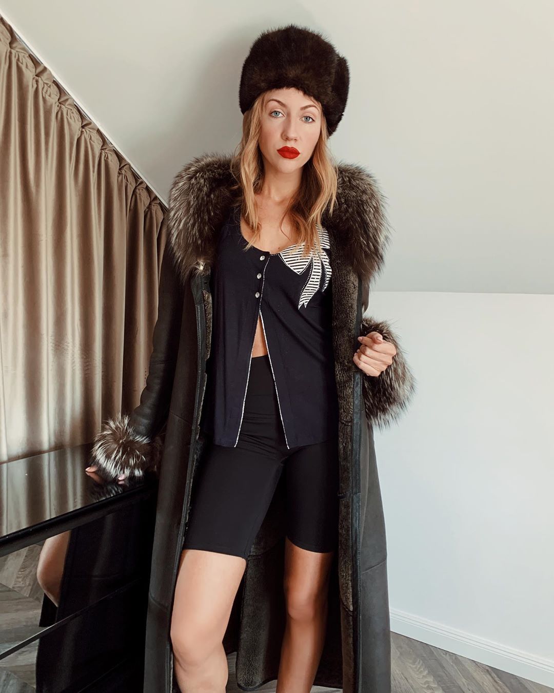 В маминых шкафах только такое: Леся Никитюк поразила "трендовым" луком на Пасху