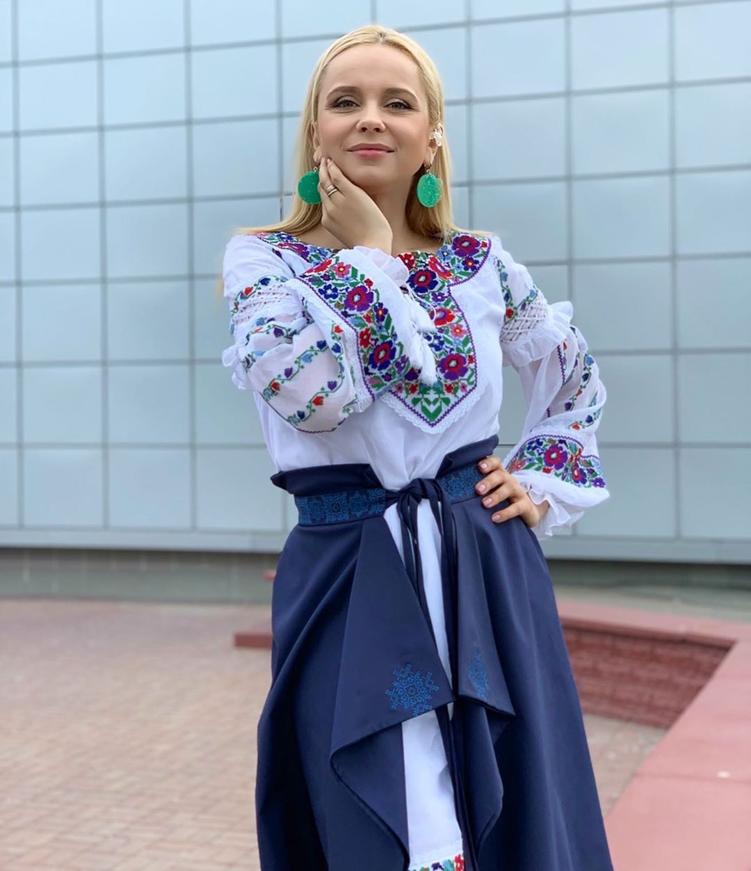 "Настоящая украиночка": Лилия Ребрик пленила красотой в эффектном платье-вышиванке