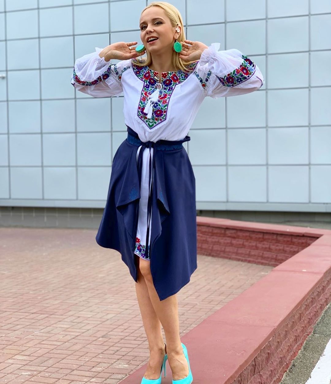 "Настоящая украиночка": Лилия Ребрик пленила красотой в эффектном платье-вышиванке