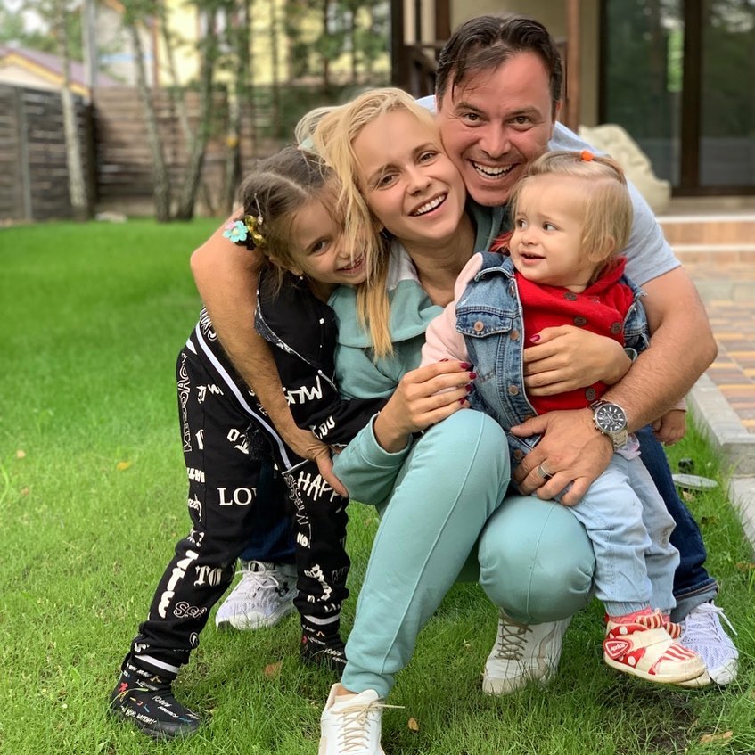 "Наконец-то вместе": Лилия Ребрик умилила сеть нежным семейным фото