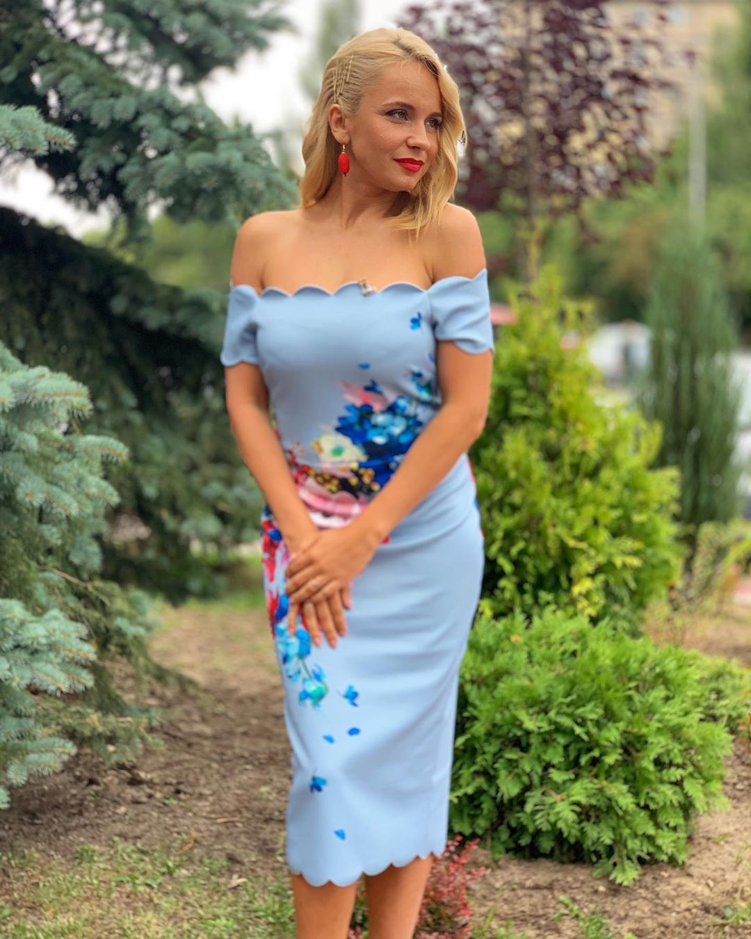 "Українська красуня": Лілія Ребрик заворожила витонченою фігурою у відвертій сукні