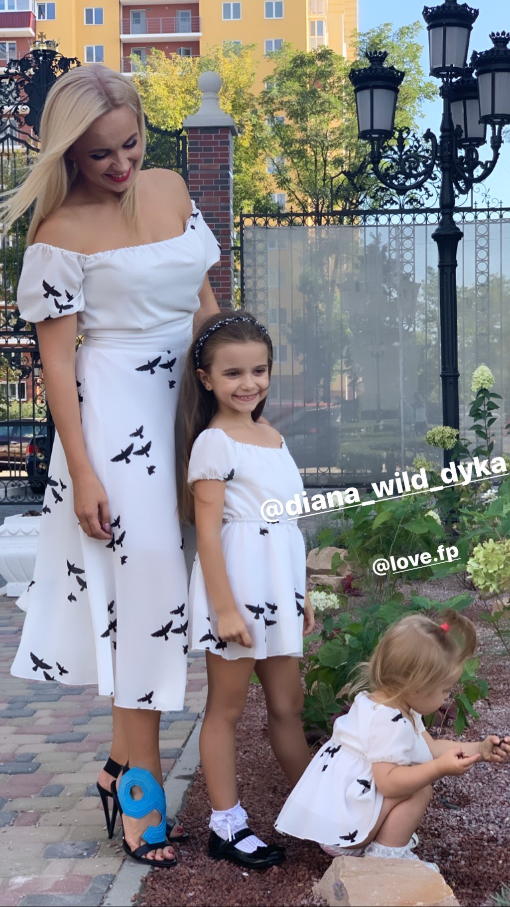 "Красавицы в птичках": Лилия Ребрик показала дочек-моделей в нежной фотосессии