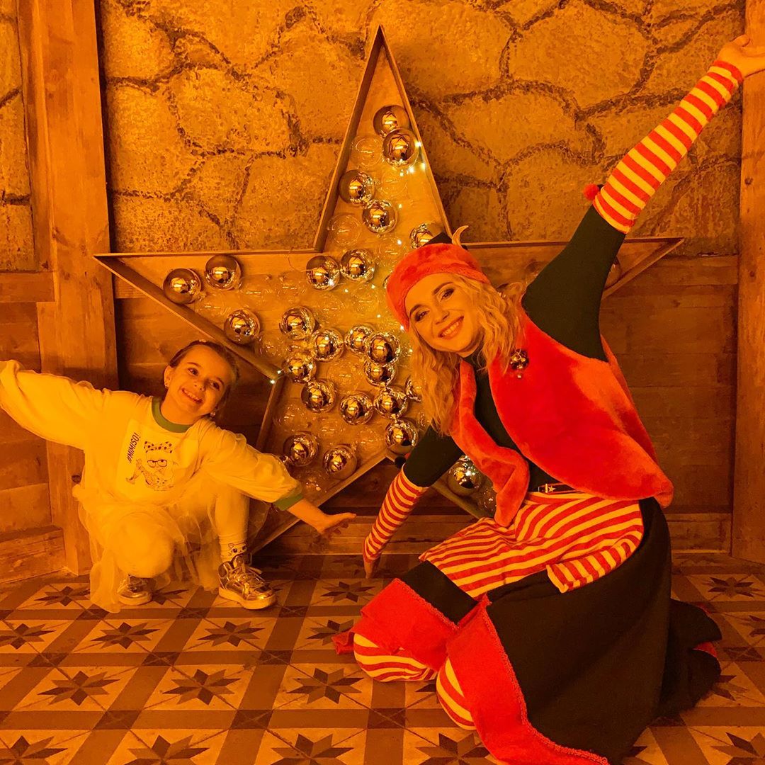 Милашки-эльфы: Лилия Ребрик с дочками очаровала новогодней фотосессией