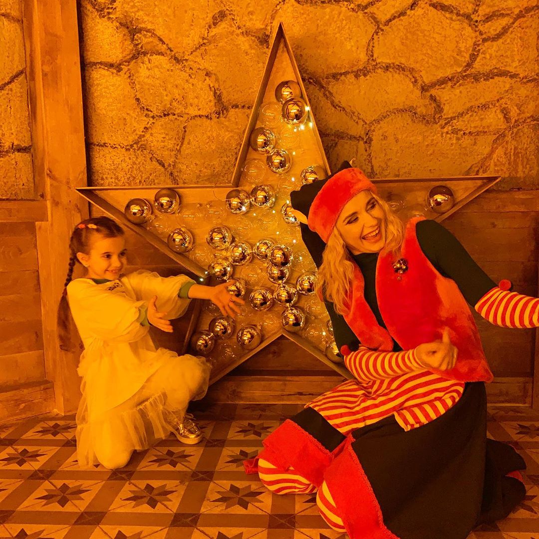 Милашки-эльфы: Лилия Ребрик с дочками очаровала новогодней фотосессией