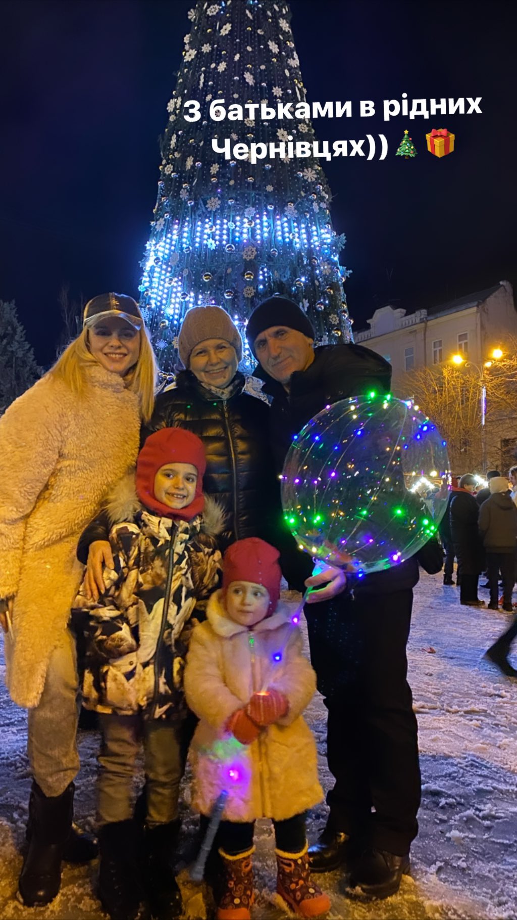 Природжені фігуристки: Лілія Ребрик з донькою дебютували на ковзанах (відео)