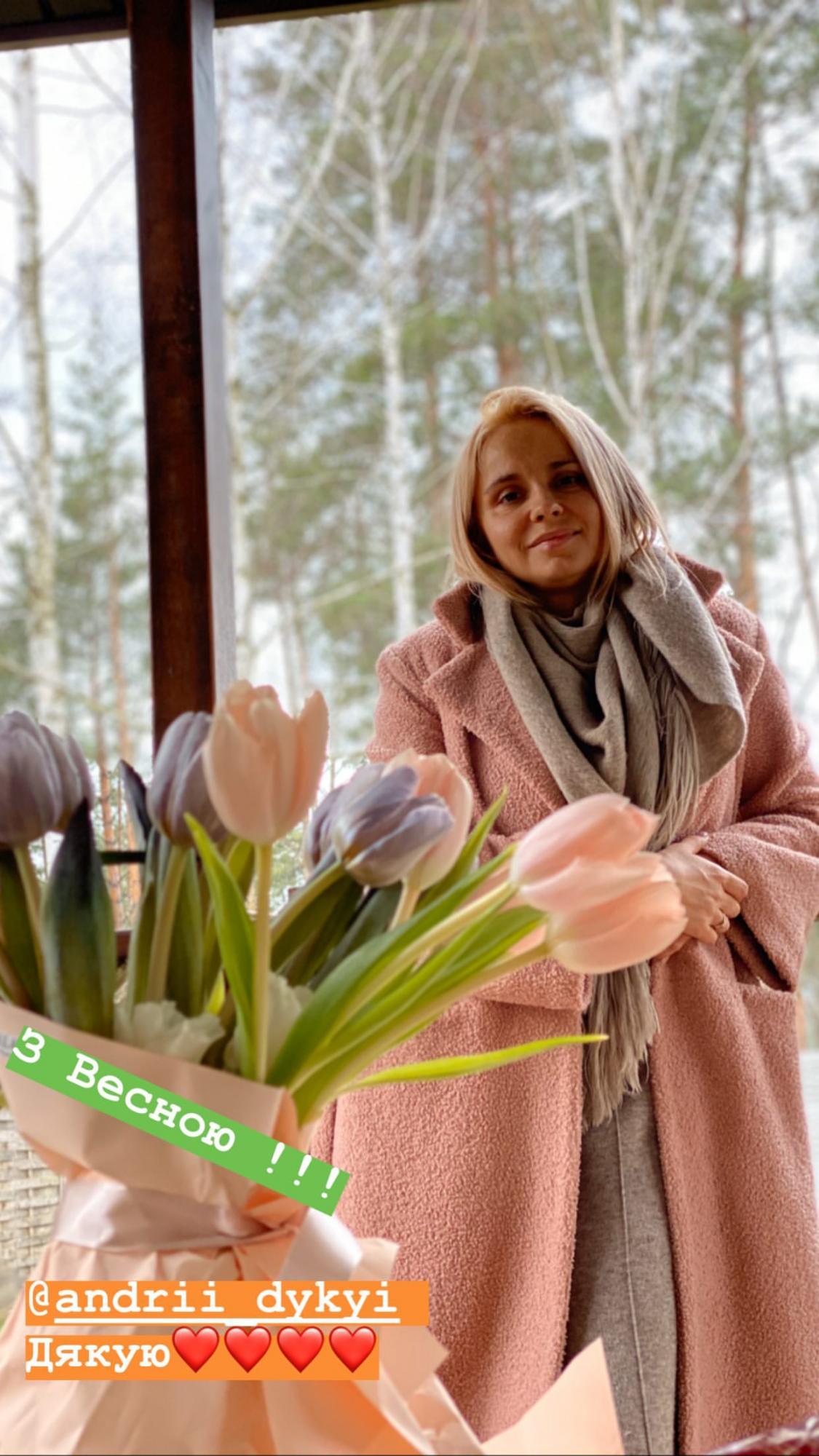 Счастливое трио: нежная Лилия Ребрик умилила подарками от дочек и мужа