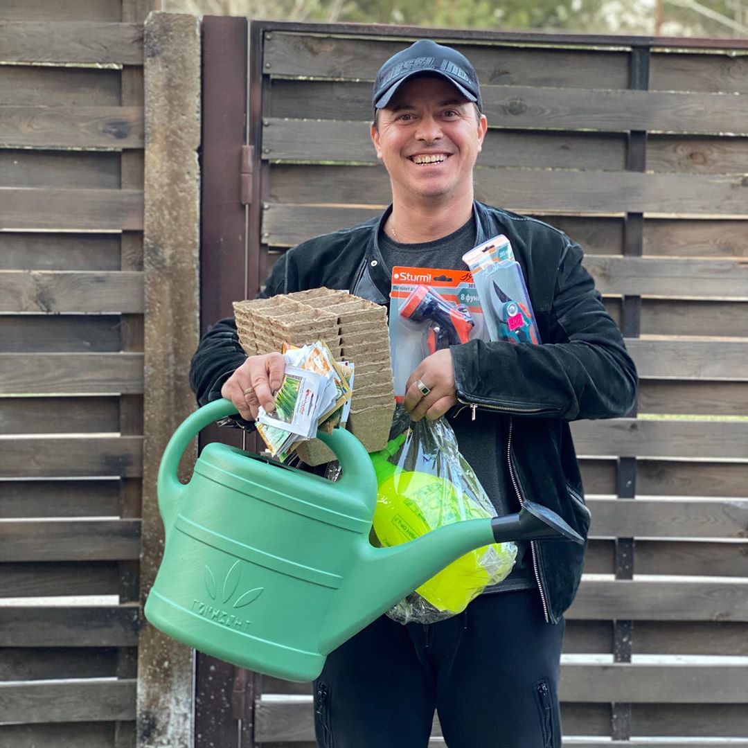 Я подумала - чоловік зробив: Лілія Ребрик з сім'єю стали городниками-початківцями