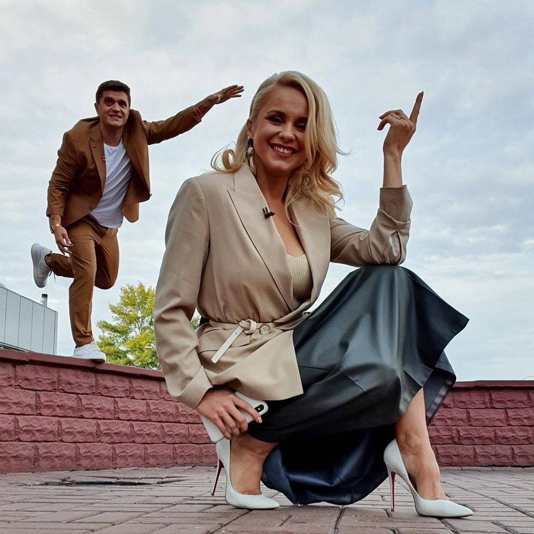 Леді в червоному: Лілія Ребрик в ефектній червоній сукні підкреслила вишукані форми