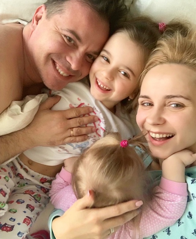 Прячь косметику! Лилия Ребрик умилила сеть прыткостью малышки Полины