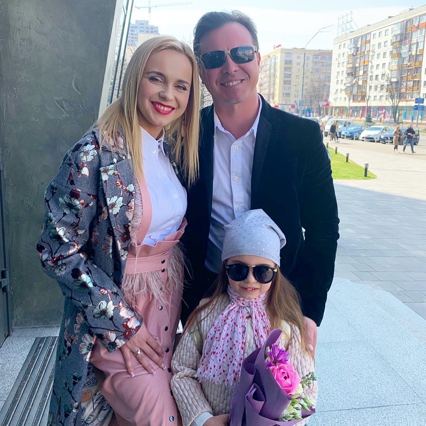 Чудесная семейка: Лилия Ребрик умилила весенним снимком с мужем и дочкой