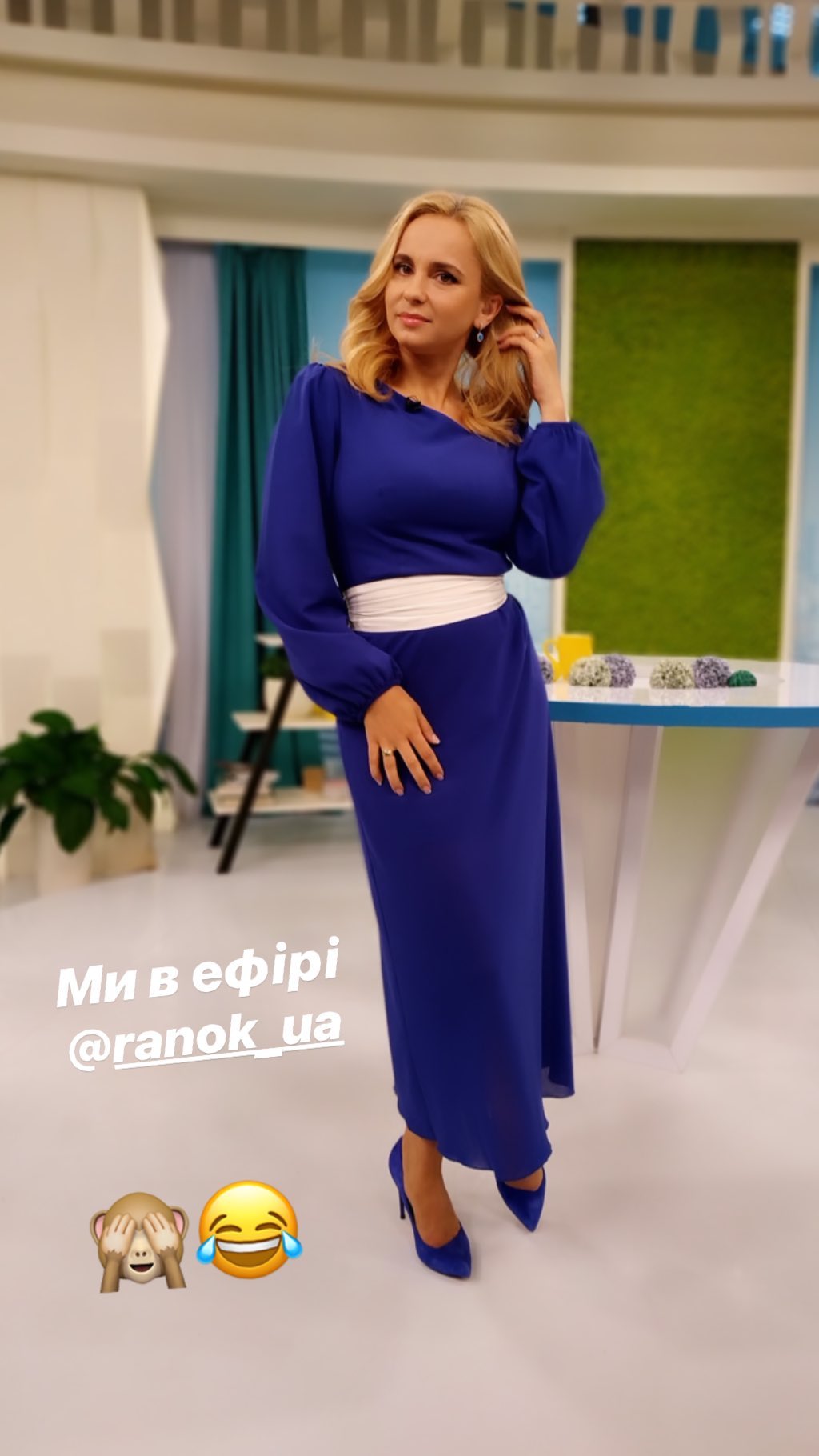 Икона стиля: Лилия Ребрик зачаровала полностью синим образом в облегающем платье (фото)