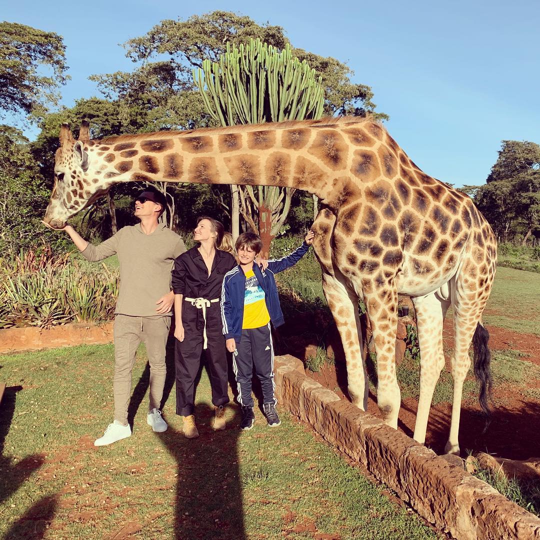 Завтрак с жирафом: украинский ведущий поразил сказочными фото из Африки