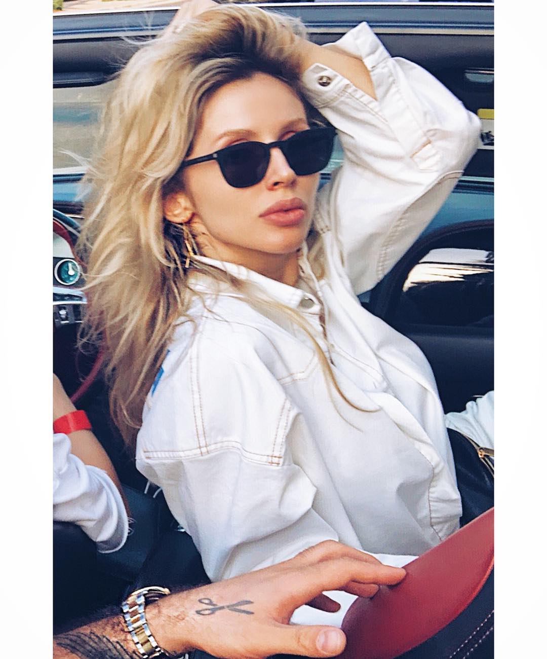 Вези меня: спортивная Лобода покорила фигурой в total white образе в Майами