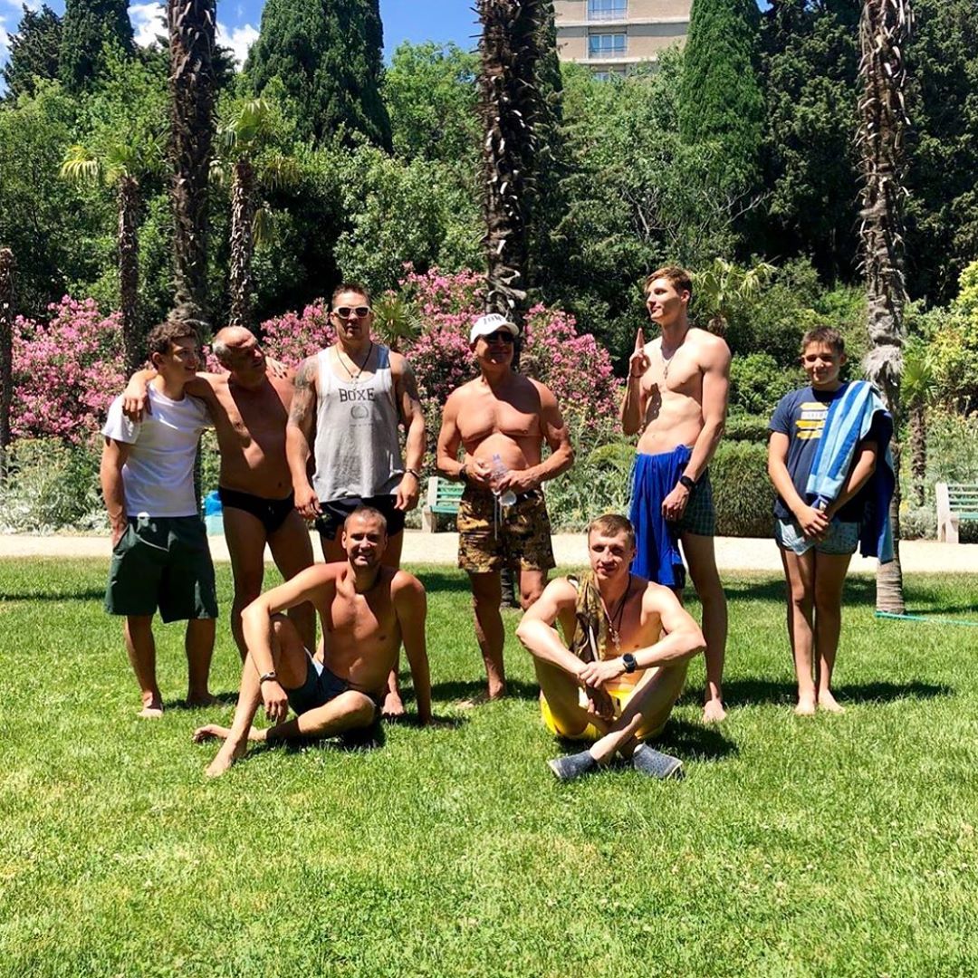 Саня на массе уже: Усик поразил фанов новой формой (фото)