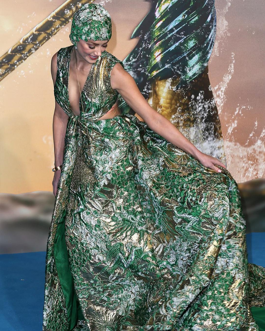 Эмбер Херд поразила экстравагантным нарядом на премьере "Аквамена"