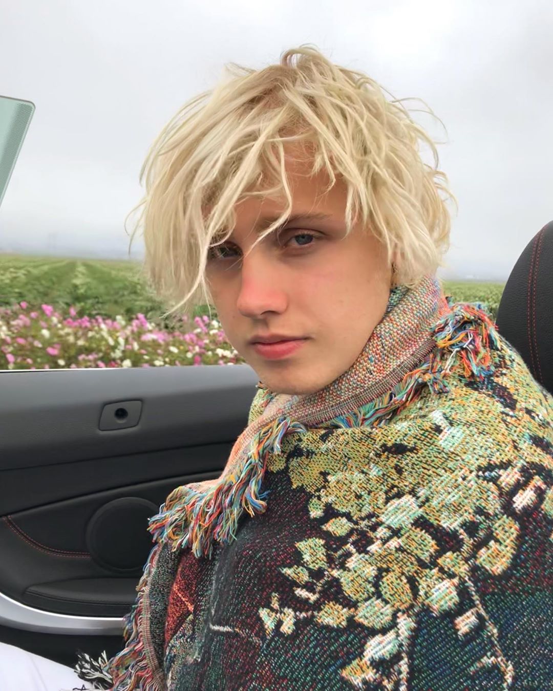 Немов підліток: 37-річна Наталія Водянова захопила стрункими ногами в міні-спідниці