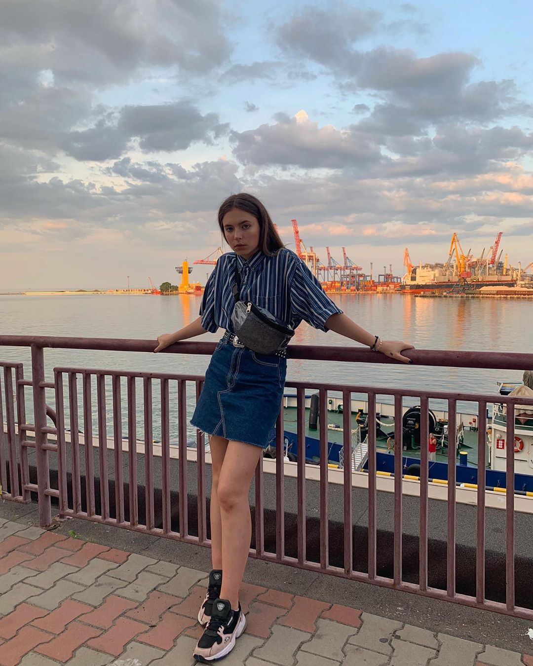 16-летняя дочка Елены Кравец поразила ультрастильным образом в мини-юбке