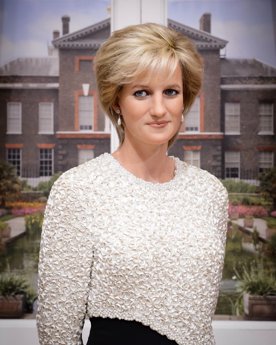 З серця геть: фігури Меган Маркл і принца Гаррі зникли з королівського куточка музею мадам Тюссо в Лондоні