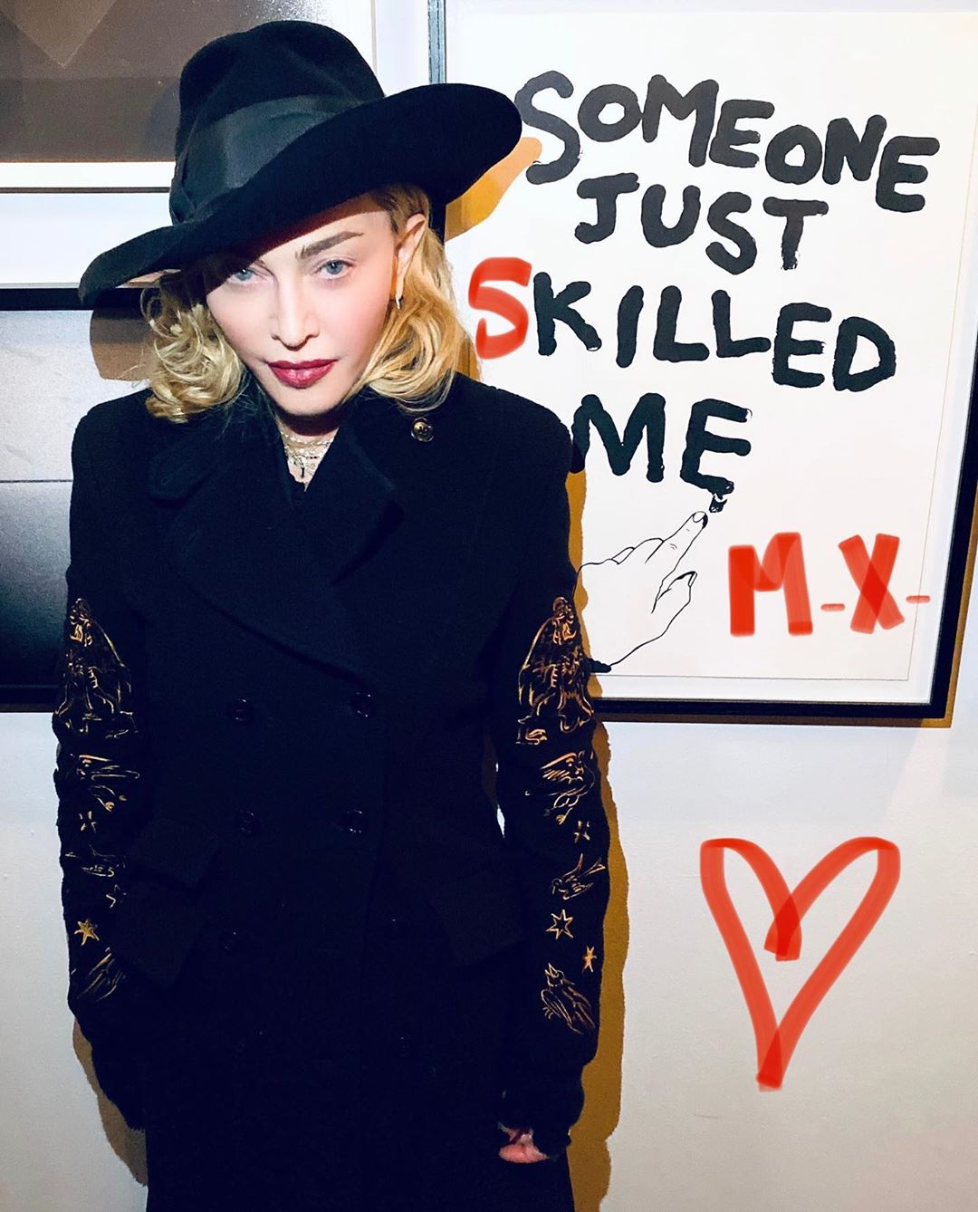 Королева эпатажа: 61-летняя Мадонна шокировала откровенным видео с голой грудью