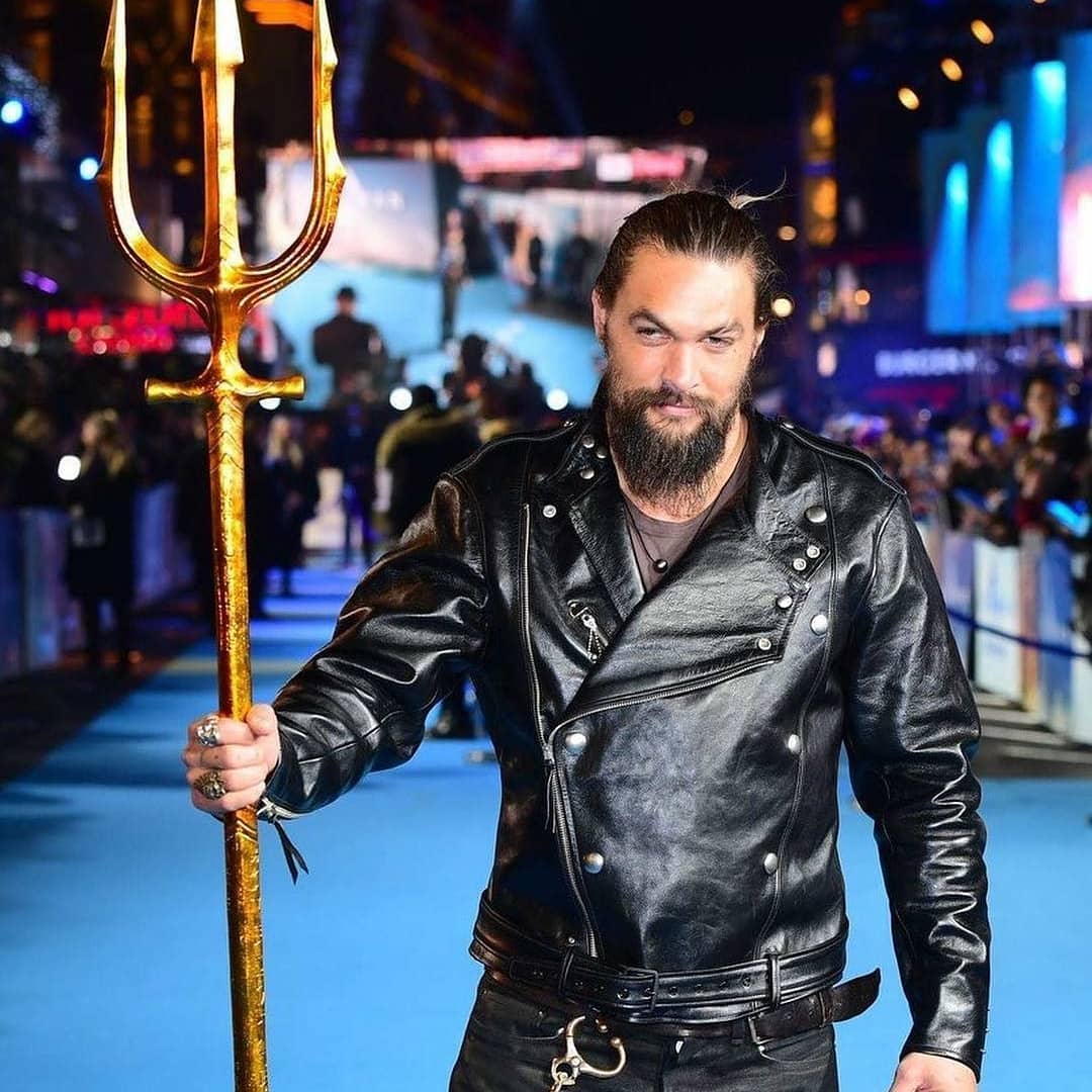 Эмбер Херд поразила экстравагантным нарядом на премьере "Аквамена"