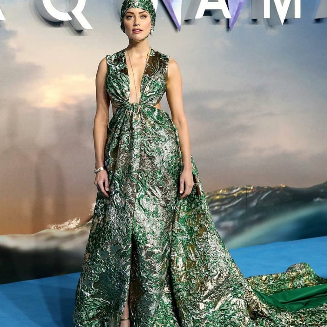 Эмбер Херд поразила экстравагантным нарядом на премьере "Аквамена"