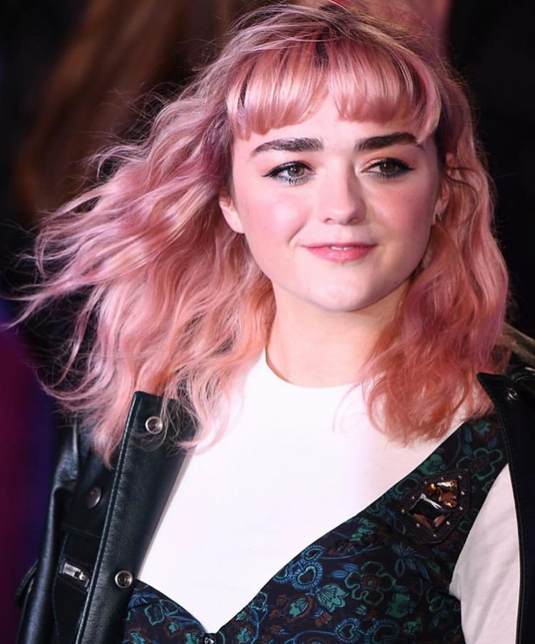 Звезда "Игры престолов" поразила новым имиджем на премьере в Лондоне